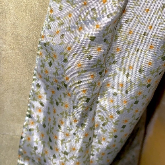 New Frontier sage green 💯 suede jacket/ blazer. Floral lining. Size 10. NWOT. - Picture 11 of 12